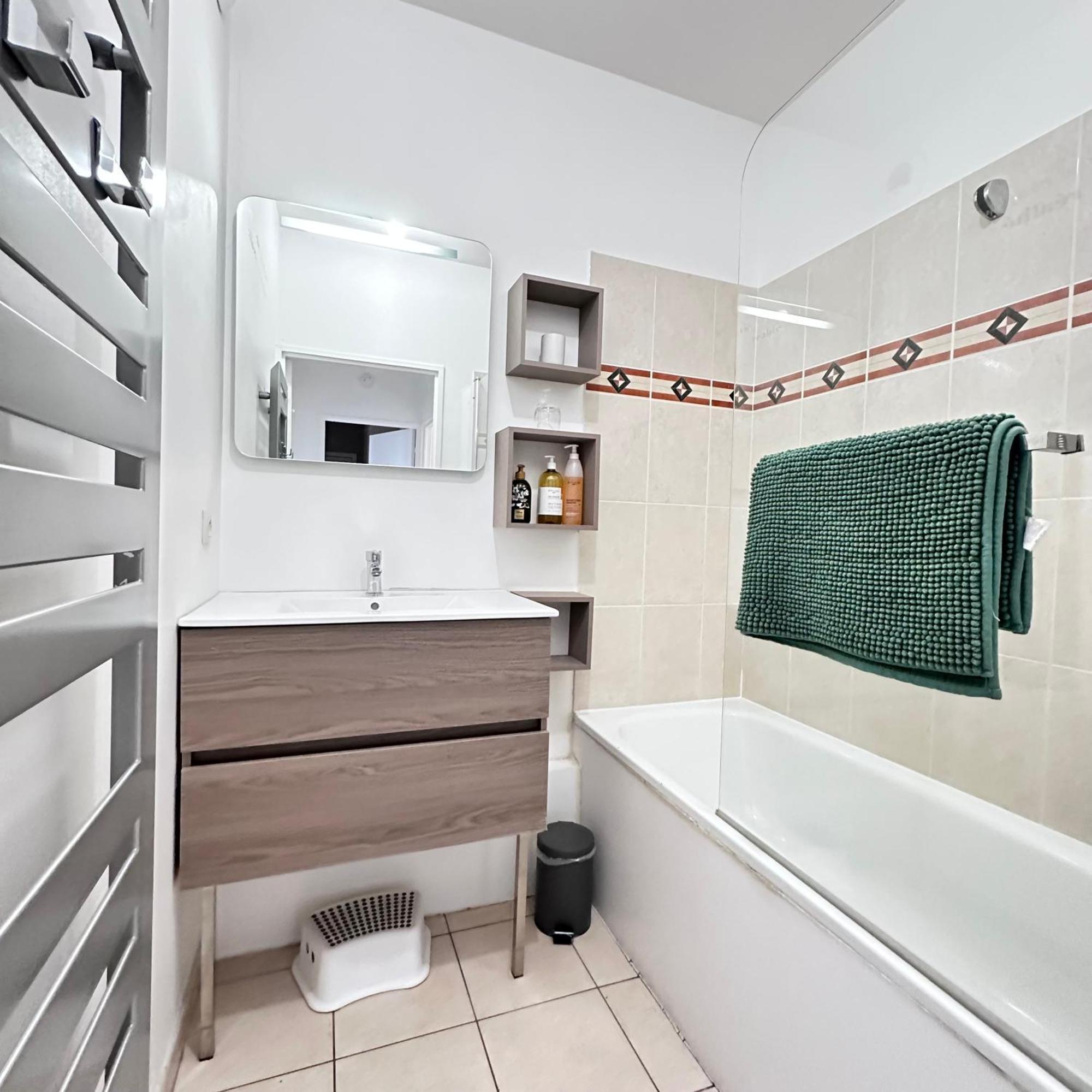 Cosy Apartment Carre Elysee เซร์ริส ภายนอก รูปภาพ